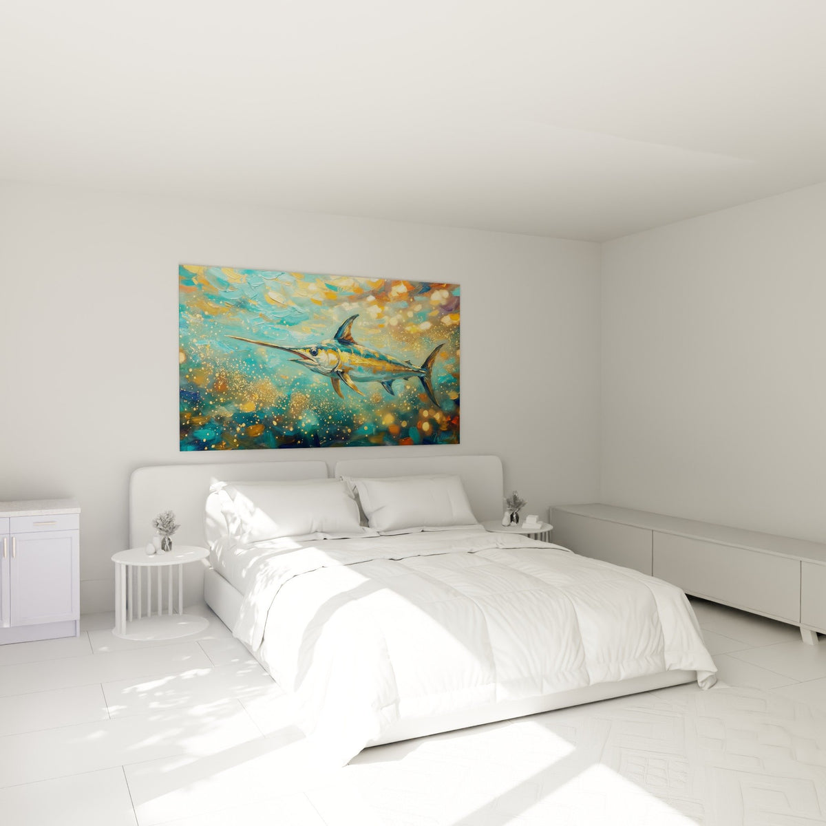 Espadon turquoise doré dans chambre moderne avec mur blanc et décoration contemporaine épurée