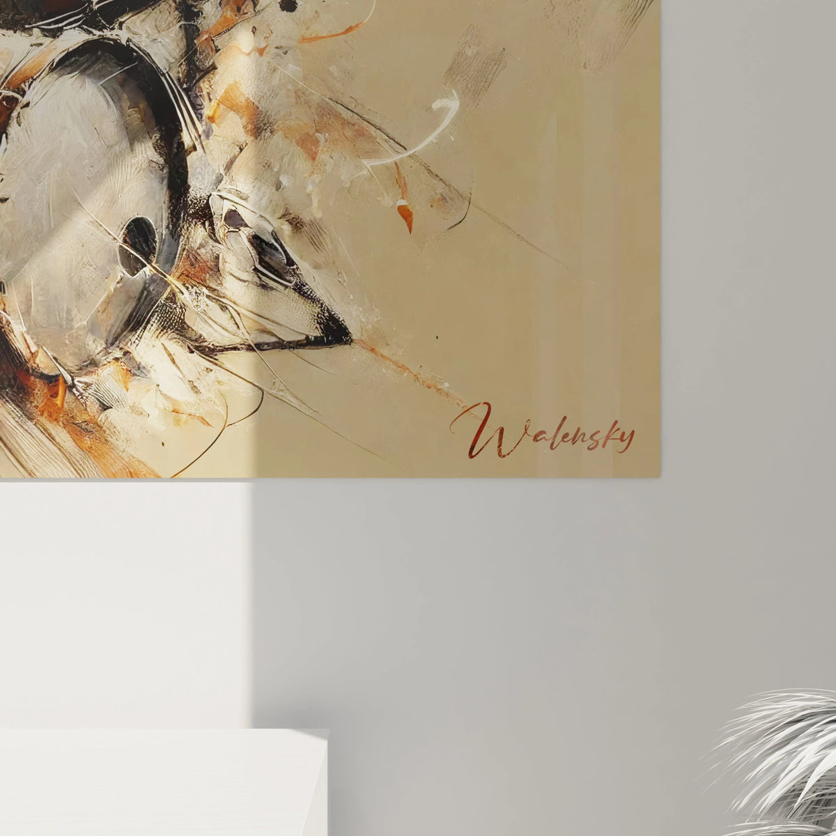 Gros plan sur un tableau musique abstrait, dévoilant des détails texturés avec des tons bronze et beige évoquant la musique.