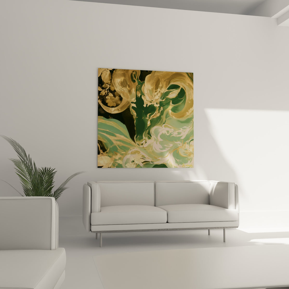 Tourbillons ocre et émeraude du Bélier en mouvement fluide, au-dessus d'un canapé dans un salon lumineux