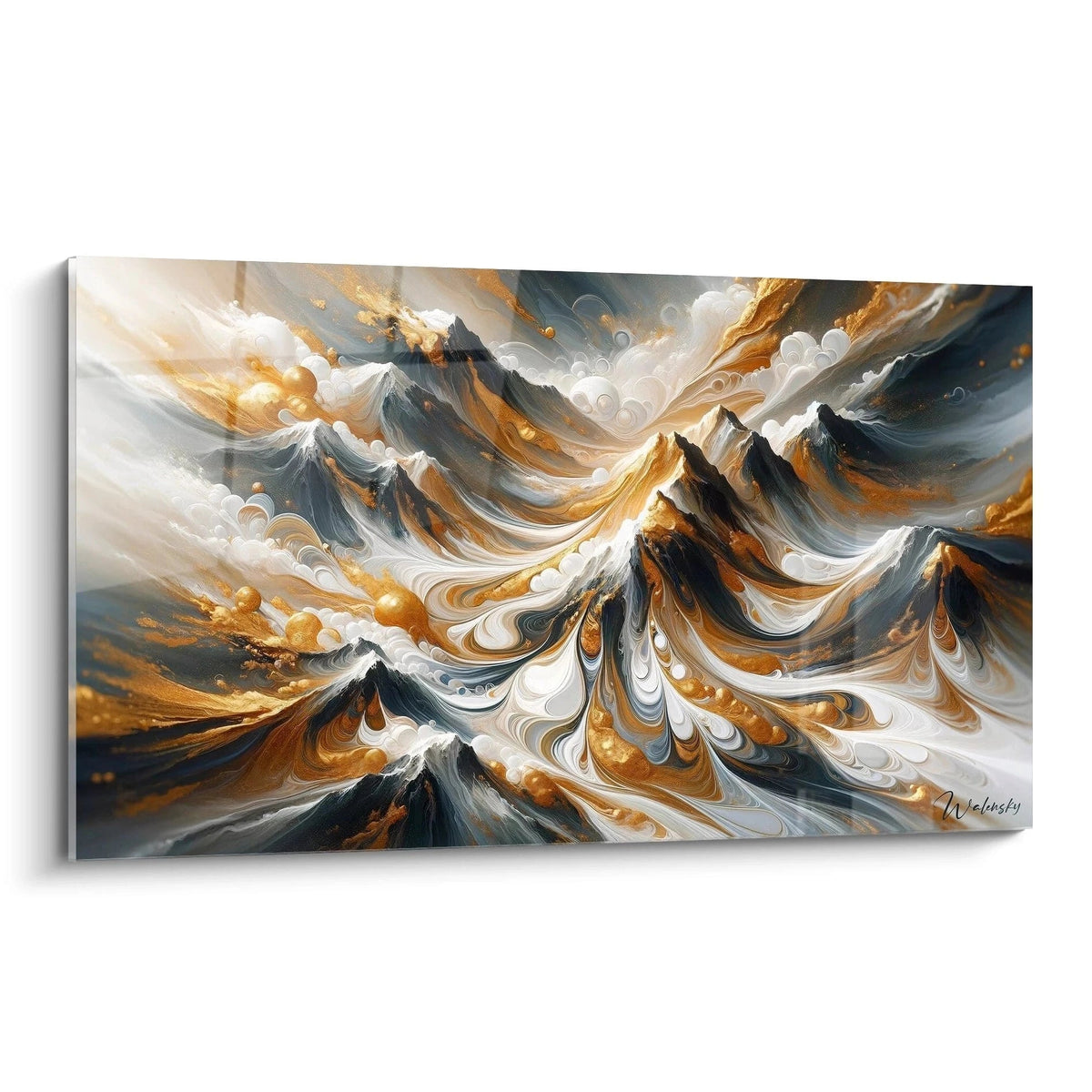 Tableau abstrait représentant un paysage montagneux stylisé aux sommets pointus. Palette limitée de noir anthracite, blanc ivoire et or métallique. Texture fluide créant un effet de mouvement avec vagues blanches et veines dorées entourant les formations rocheuses. Composition dynamique avec montagnes émergeant de flux tourbillonnants.