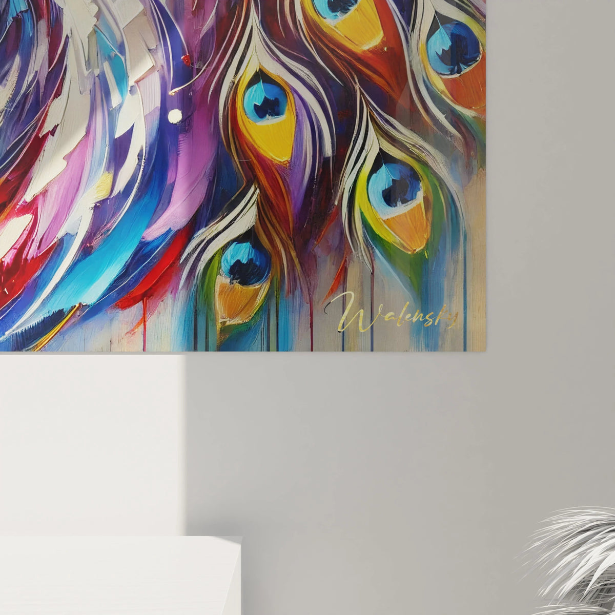 Découvrez de près les détails fascinants de ce tableau paon. Chaque plume est magnifiquement texturée avec des teintes profondes, offrant une expérience visuelle riche et captivante à chaque regard.