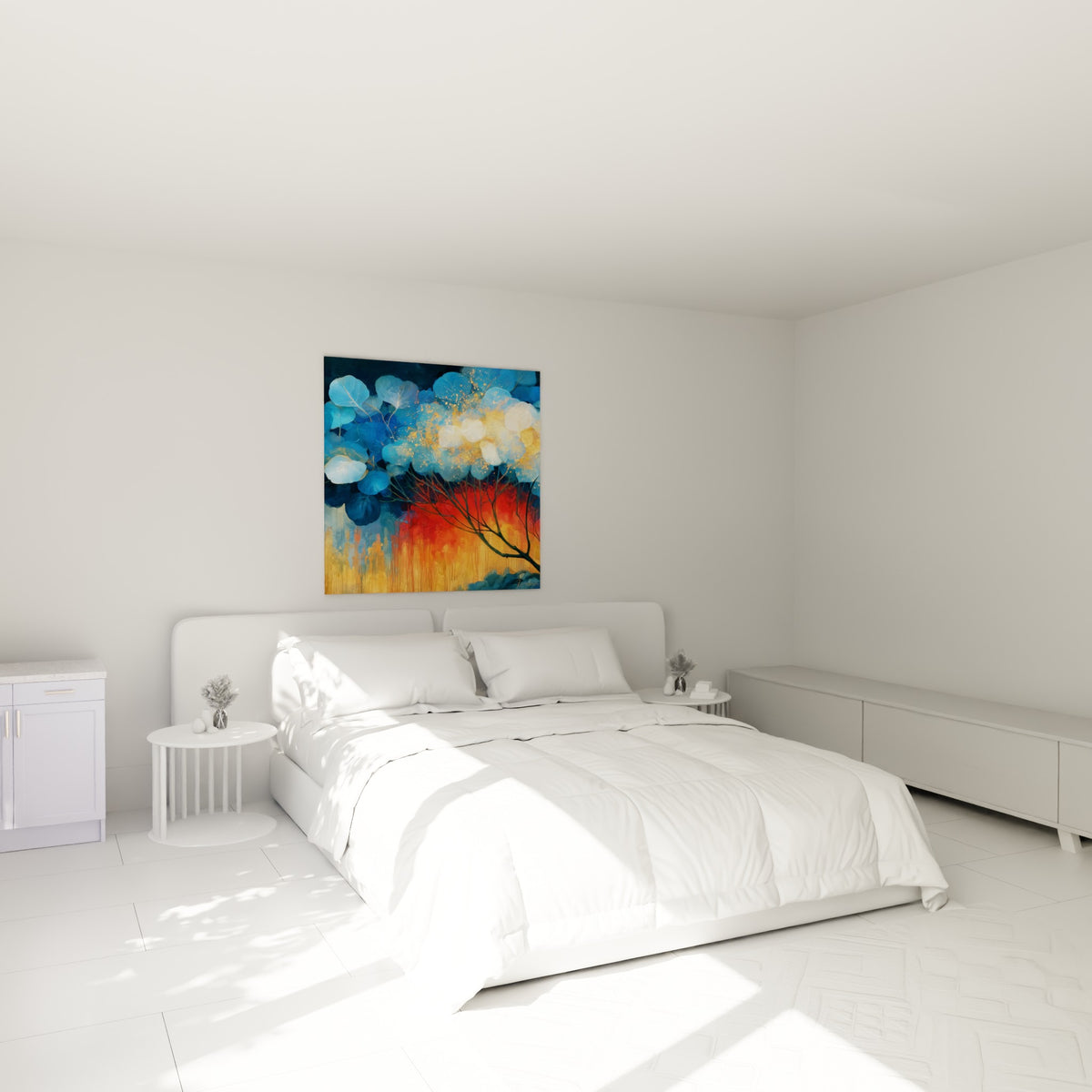 Eucalyptus bleu marine et rouge incandescent accroché au-dessus d'un lit dans une chambre claire