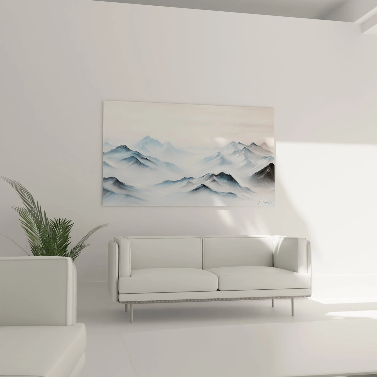Un tableau montagne dépeignant un paysage alpin abstrait aux teintes bleutées, où les silhouettes des sommets se dissolvent progressivement dans un voile vaporeux, avec des textures délicates suggérant le relief minéral.