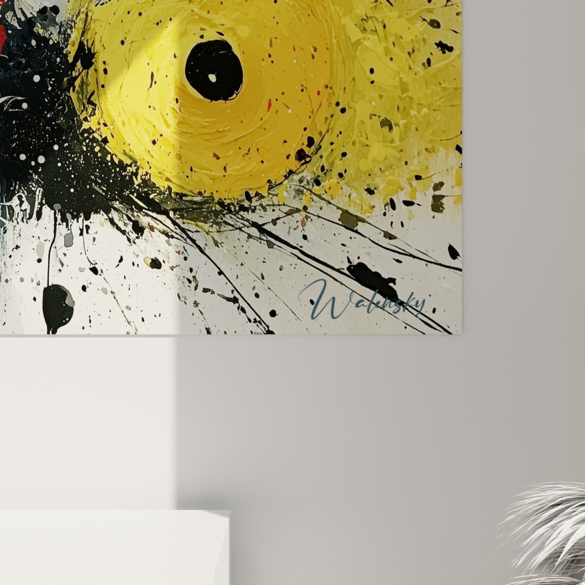 Empâtements épais et coulures noires sur cercle rouge et jaune, matière texturée de ce tableau géometrique abstrait