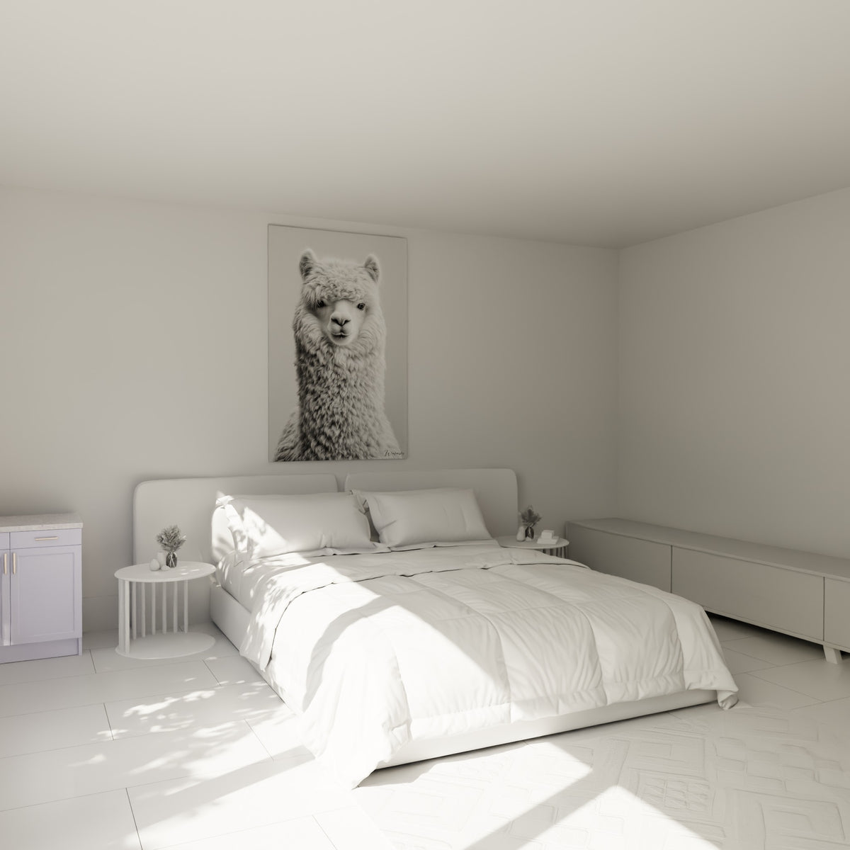 Portrait de lama laineux blanc et anthracite accroché au-dessus d'un lit dans une chambre claire