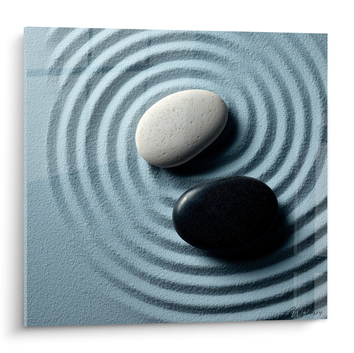Tableau zen meditation pierre blanche noire sur spirale sable gris bleu jardin japonais ratisse