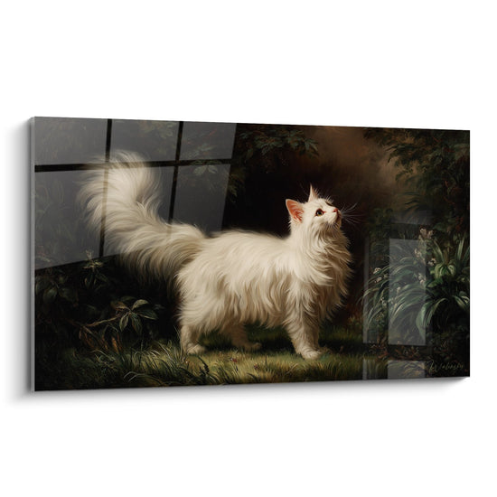 Tableau chat Turkish Angora blanc au pelage long dans un jardin verdoyant regardant vers le ciel
