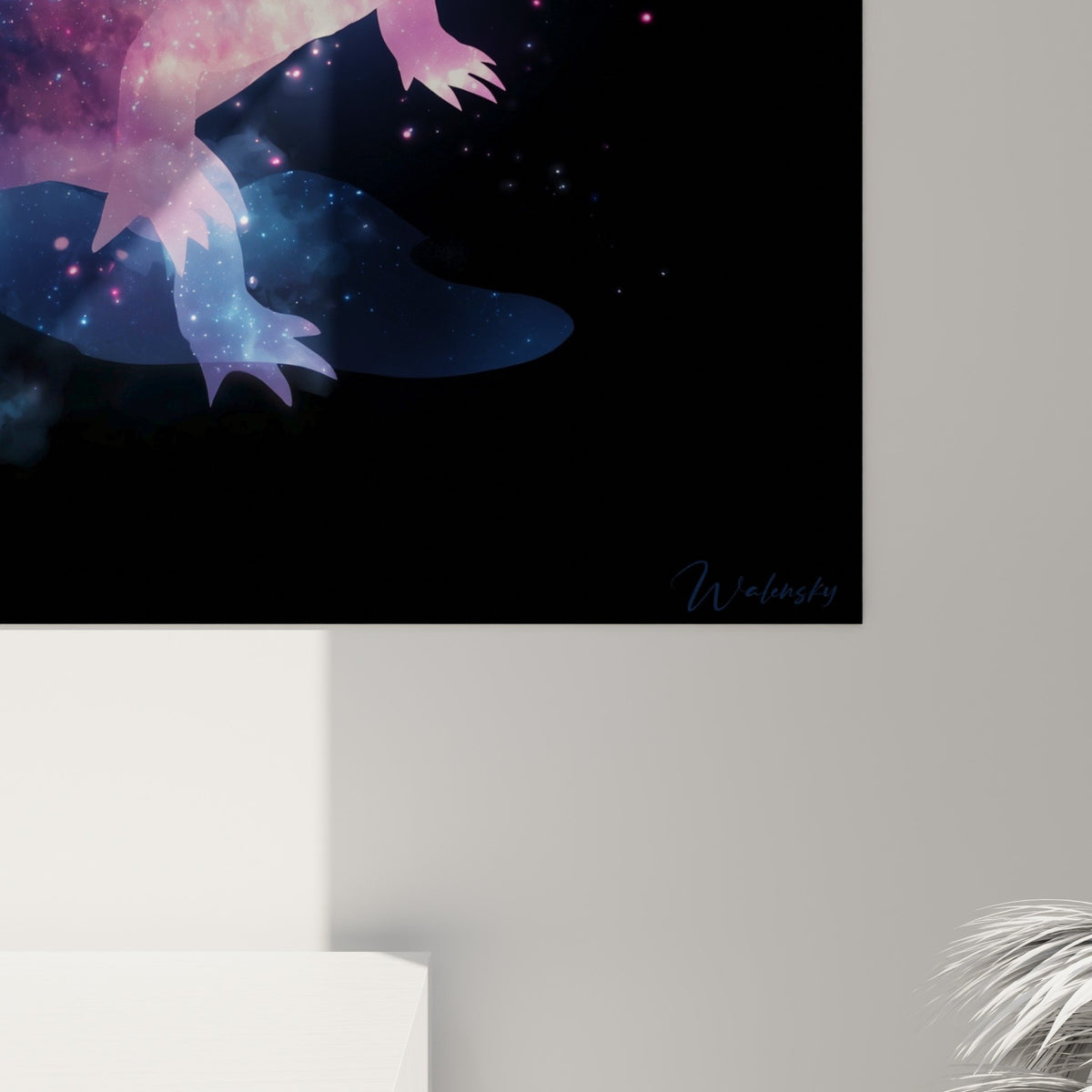Vue ensemble tableau axolotl galactique violet rose intégré dans décoration intérieure contemporaine