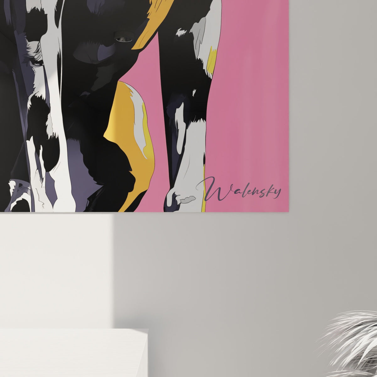 Vue d'ensemble tableau dalmatien moderne fond rose dans intérieur scandinave