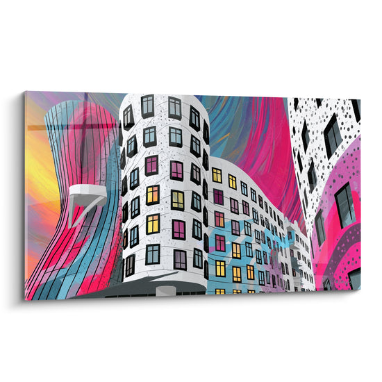 Immeuble blanc aux fenêtres jaunes et roses, façade ondulée fuchsia et turquoise en arrière-plan