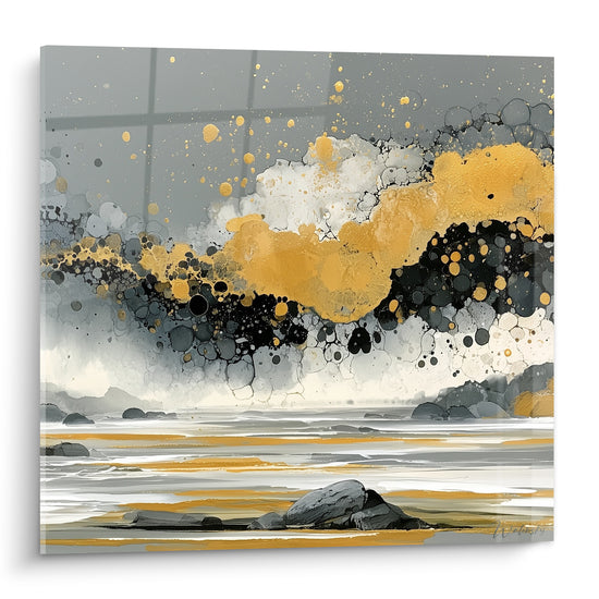 Nuée dorée et anthracite déferlant sur un rivage minéral, effet encre fluide contrasté