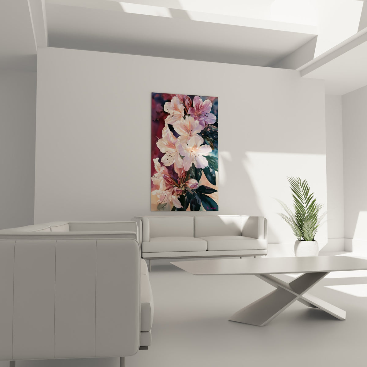 Fleurs d'azalée rose poudré et blanc ivoire aux feuillages verts, au-dessus d'un canapé dans un salon lumineux