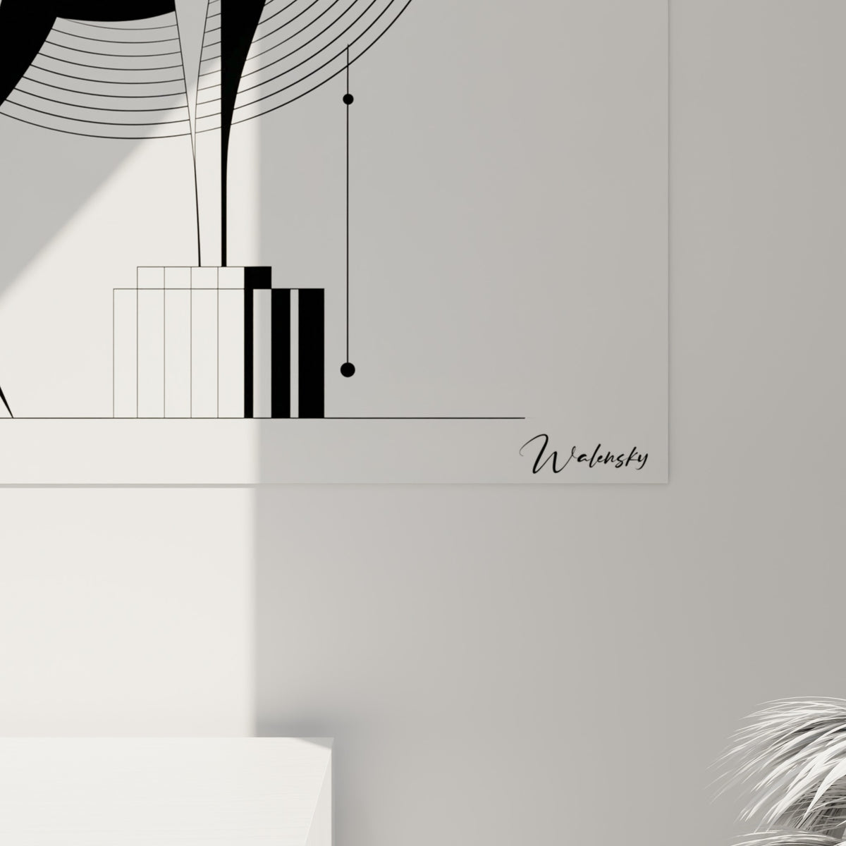Détail des lignes courbes noires et blanches sur la corne du bélier, texture graphique nette et précise