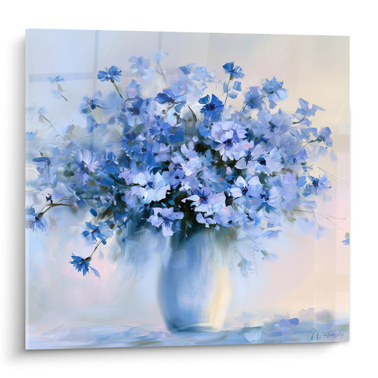 Bouquet de bleuets bleu marine et blanc dans un vase clair, touches picturales empâtées et lumineuses