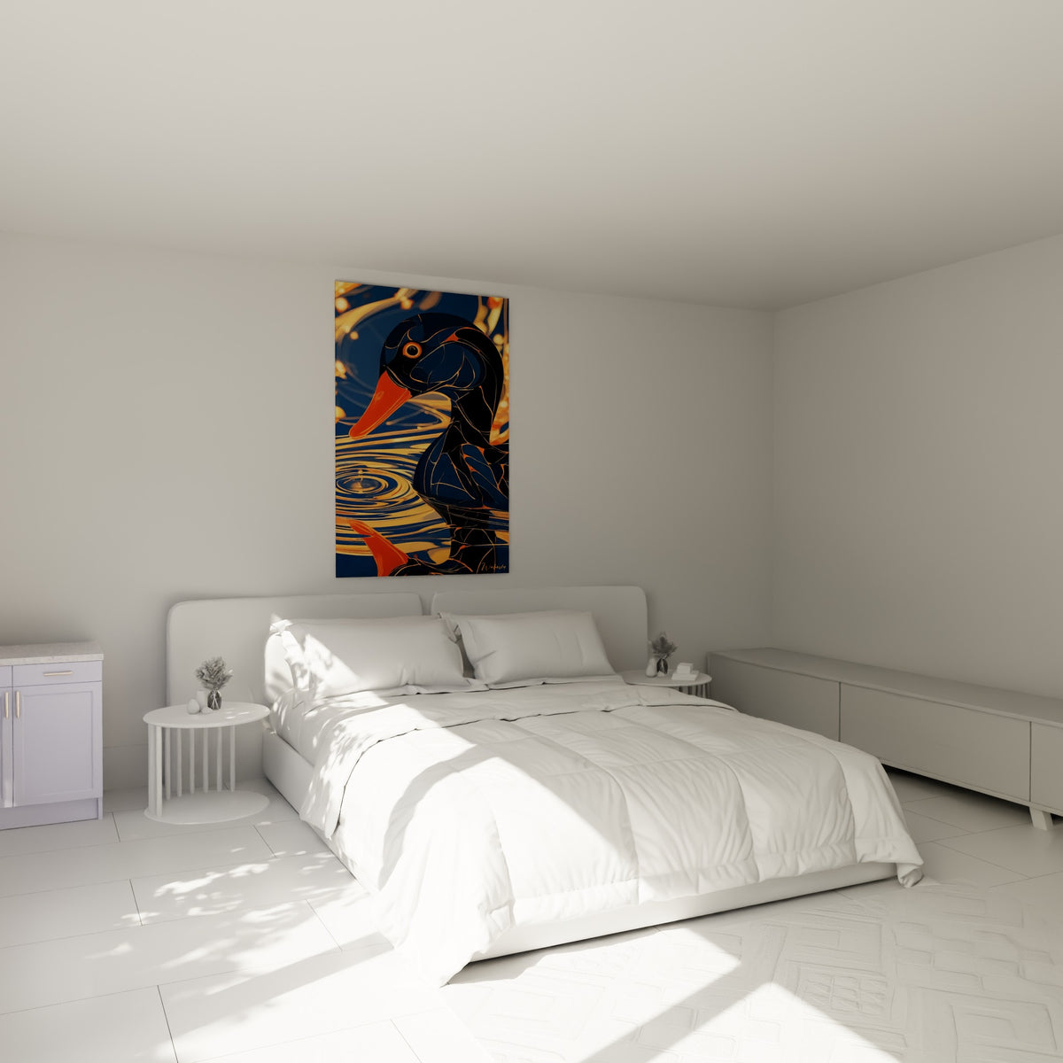 Canard aux tons bleu nuit et orange doré accroché au-dessus d'un lit dans une chambre claire