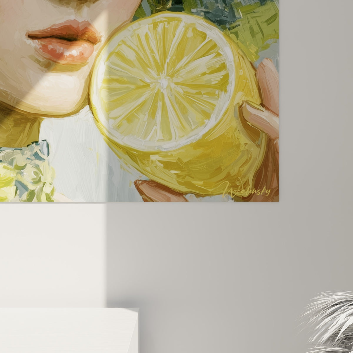 Empâtements jaune citron et vert olive visibles sur la couronne florale et la peau nuancée pêche