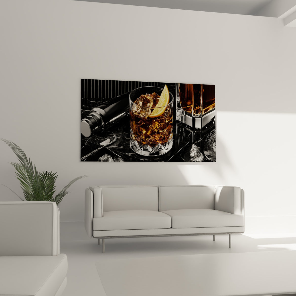 Verre à whisky glacé et citron vif surplombant un canapé dans un salon lumineux