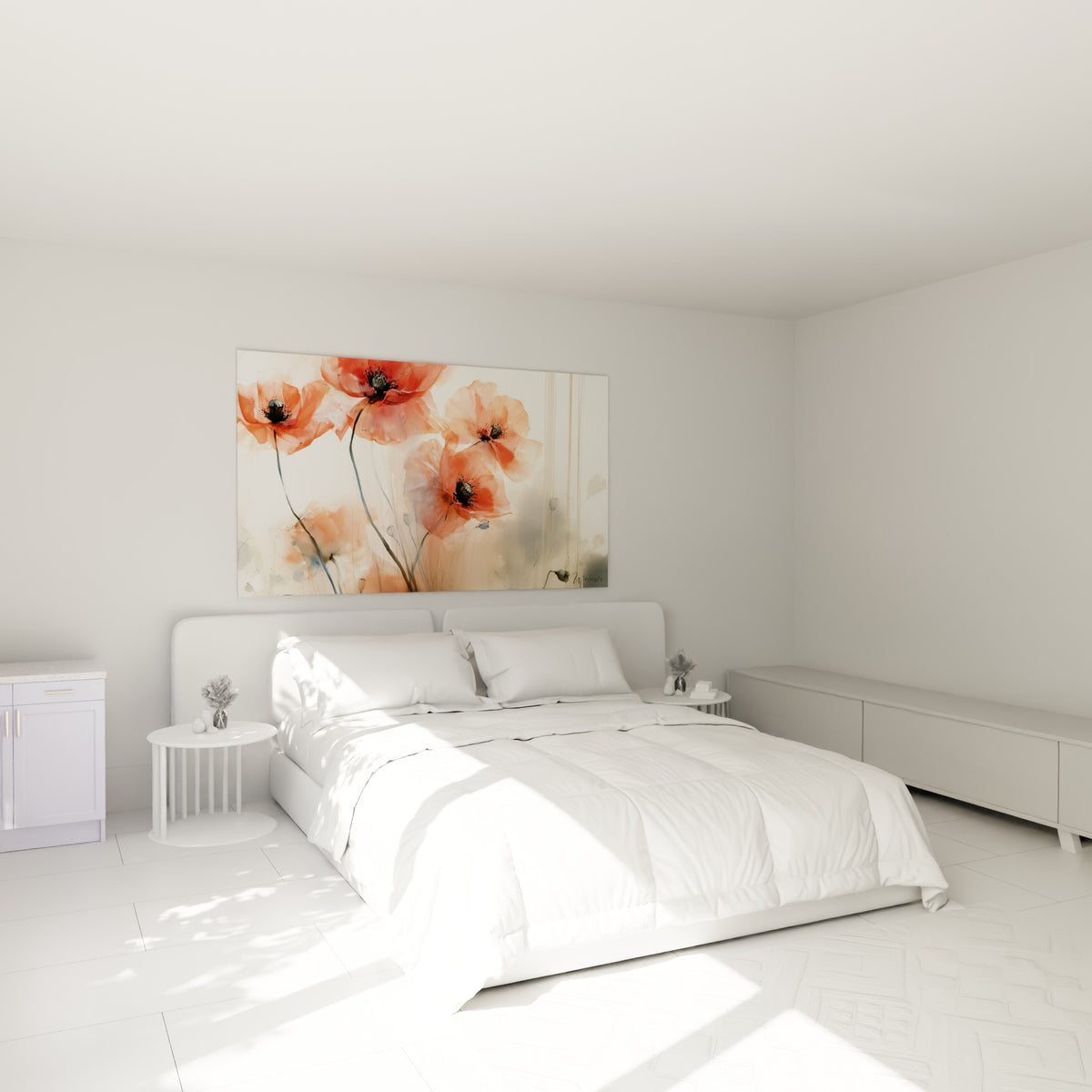 Fleurs de coquelicot corail et sable peintes en transparence, au-dessus d'un lit dans une chambre claire