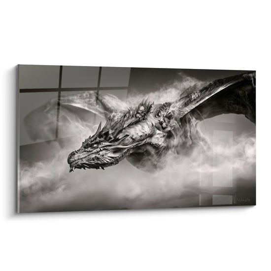 Dragon gris aux ailes déployées émergeant d'une brume blanche et anthracite intense