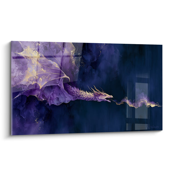 Dragon violet aux ailes dorées déployées, souffle doré sur fond bleu marine texturé