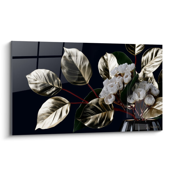 Branche d'Eucalyptus dorée et fleurs blanches sur fond bleu marine profond