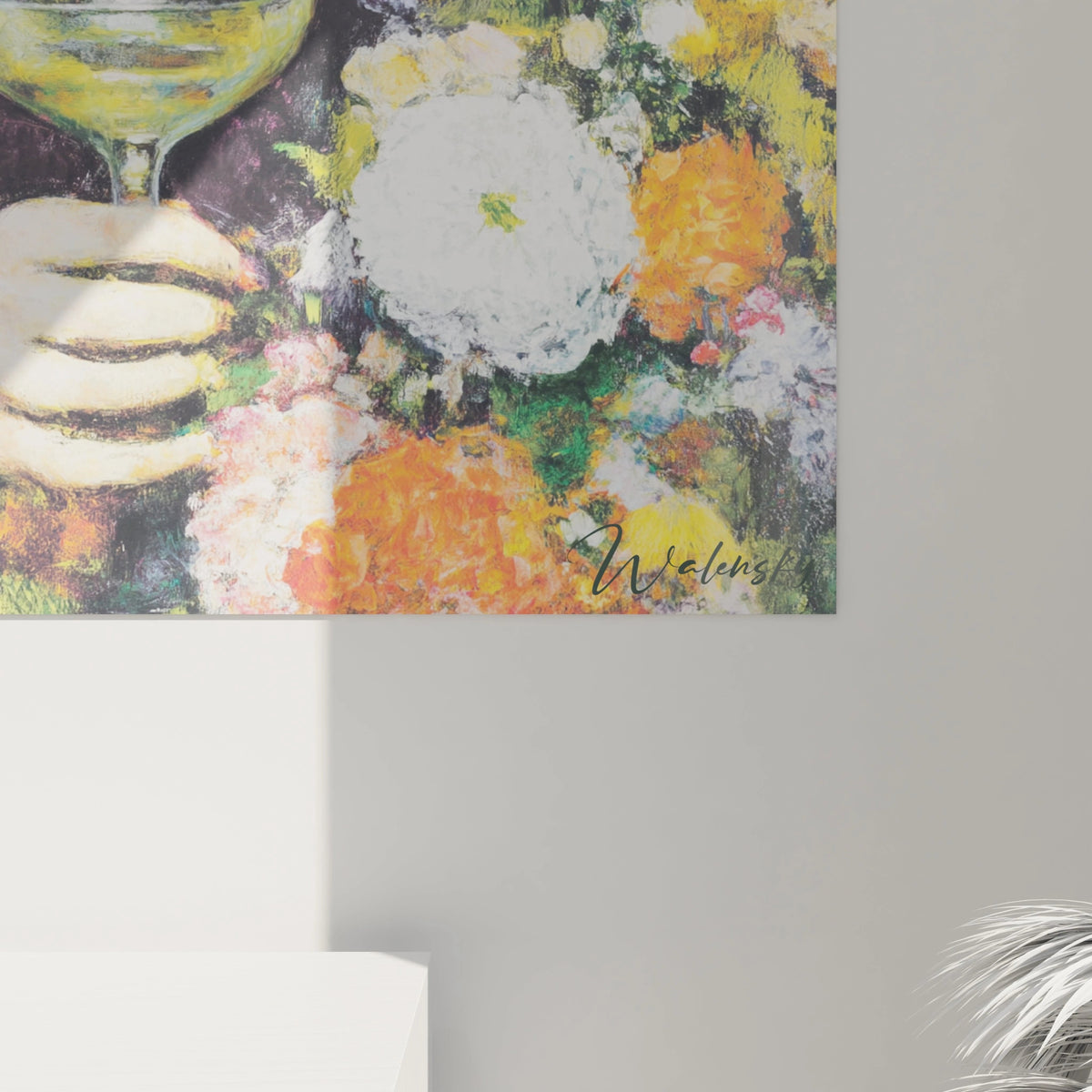 Tableau mural Walensky tableau femme préraphaélite avec bouquets colorés et main tenant un verre