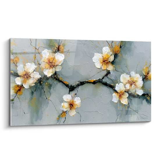 Branche fleurie blanc crème et dorée peinte en relief sur fond gris texturé