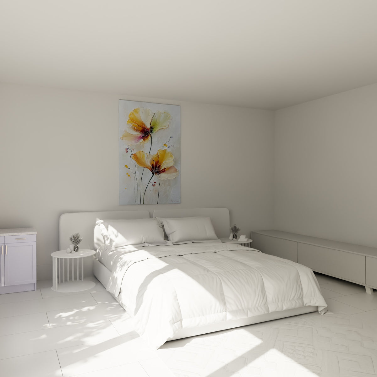 Fleurs dorées et crème aux tiges noires graphiques au-dessus d'un lit dans une chambre claire