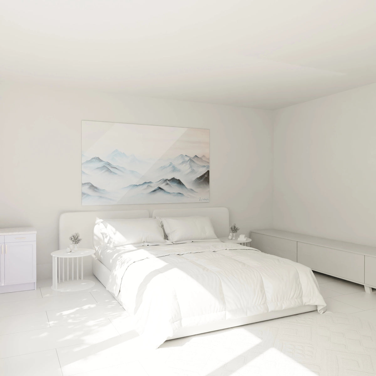 Un tableau montagne minimaliste aux tons bleus et gris, montrant une succession de reliefs montagneux enveloppés de brume, où les sommets émergent à différentes hauteurs créant un rythme visuel apaisant.
