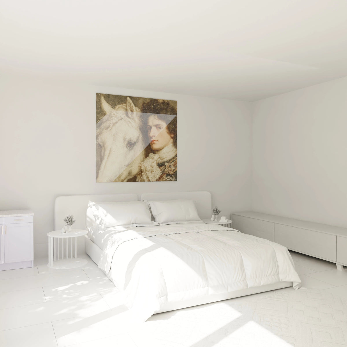 tableau Louis XIV par Walensky accroche au dessus du lit dans une chambre blanche minimaliste