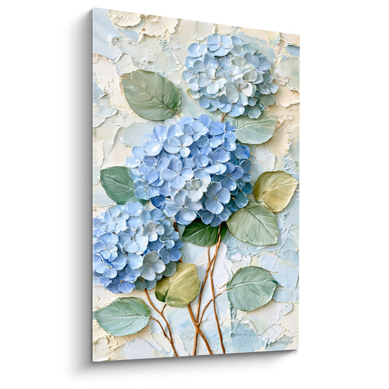 Hortensia bleu pastel et vert sauge en relief texturé sur fond ivoire craquelé