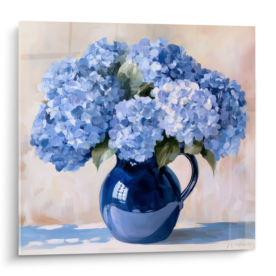 Hortensias bleus et blanc cassé peints à l'huile dans un pichet bleu marine brillant