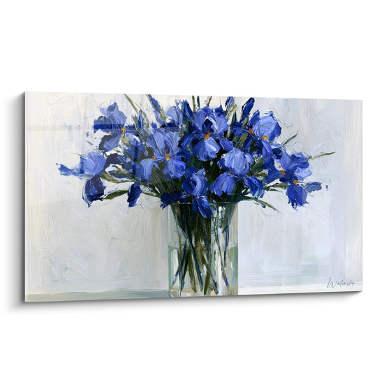 Bouquet d'iris bleu marine et blanc dans un vase de verre, peinture au couteau généreuse