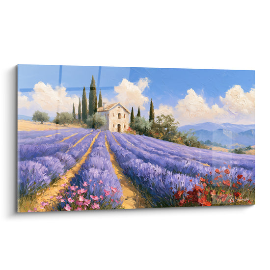 Champ de lavande violette et mas provençal ocre sous ciel bleu, coquelicots rouges au premier plan