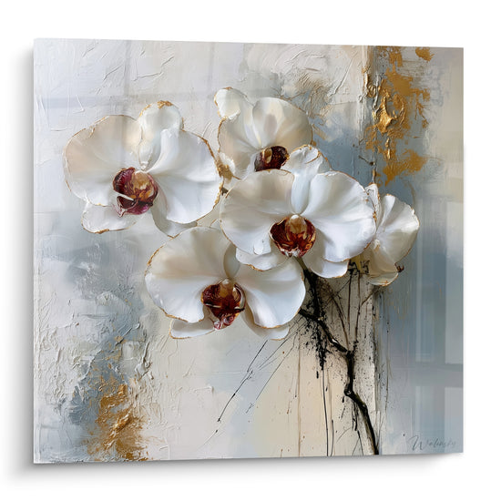 Orchidées blanches aux cœurs bordeaux et reflets dorés sur fond texturé gris et beige