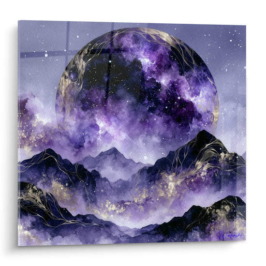 Planète violette aux filaments dorés dominant des montagnes anthracite sous un ciel étoilé