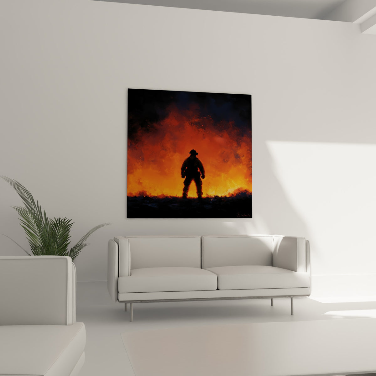 Homme en tenue de pompier face au feu anthracite et orange, au-dessus d'un canapé dans un salon lumineux