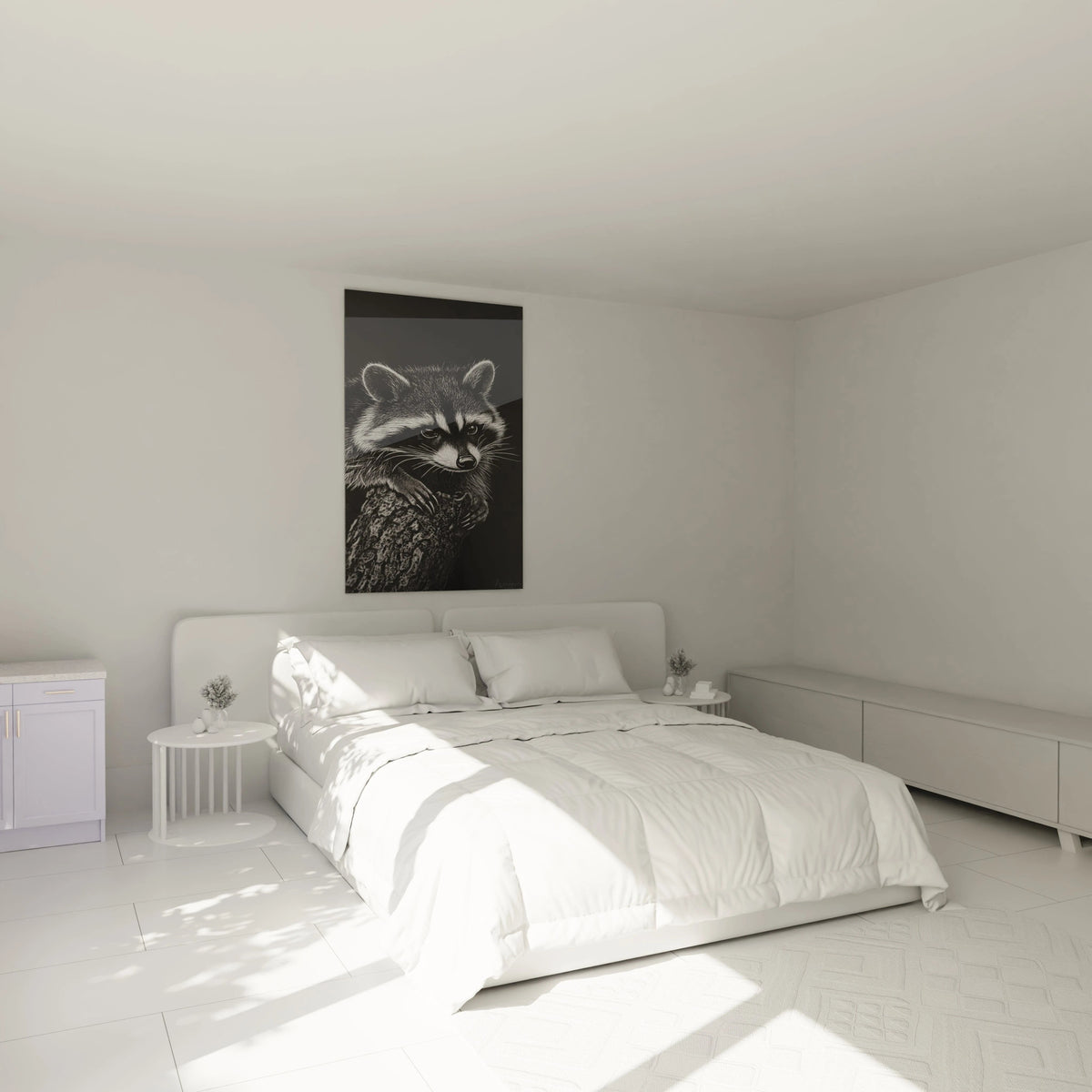 Tableau raton laveur Walensky en noir et blanc accroché au-dessus d'un lit dans une chambre minimaliste