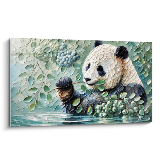 Ce tableau panda geant presente un panda savourant des feuilles, avec une texture en relief. Vue de biais, on apprecie la profondeur des coups de pinceau qui rendent l'oeuvre presque sculpturale.

