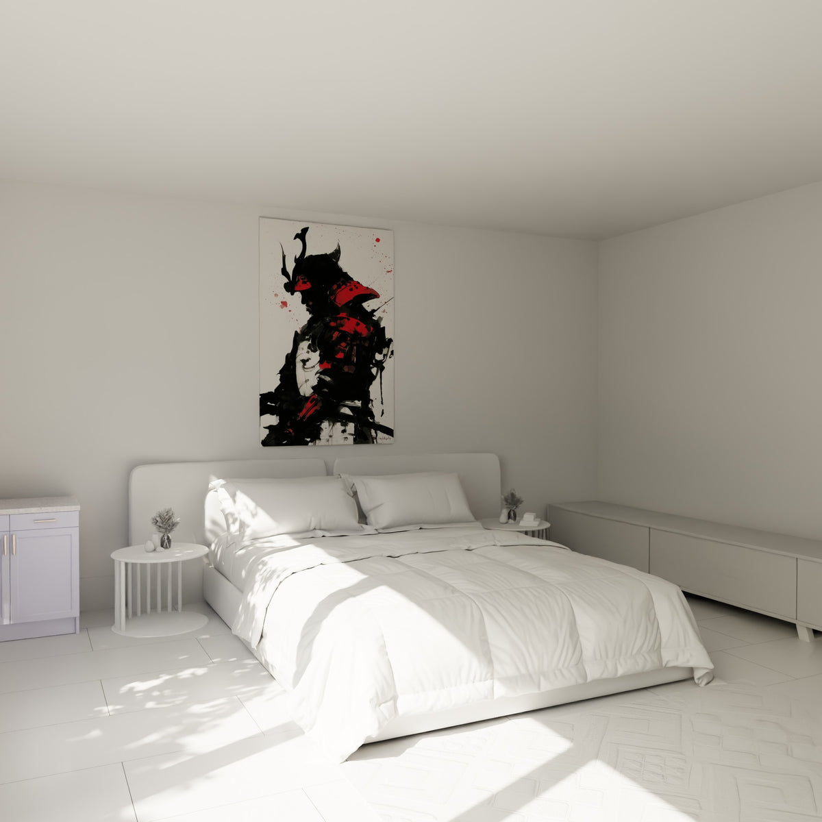 Guerrier samouraï à l'armure rouge fauve et noir intense, accroché au-dessus d'un lit dans une chambre claire.