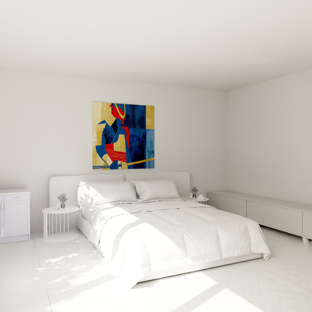 Samouraï bleu marine et doré au sabre dressé au-dessus d'un lit dans une chambre claire