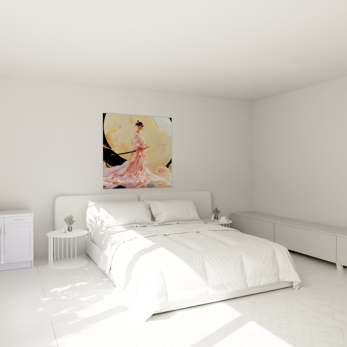 Silhouette Samouraï rose et or, drapés fluides, accrochée au-dessus d'un lit dans une chambre claire