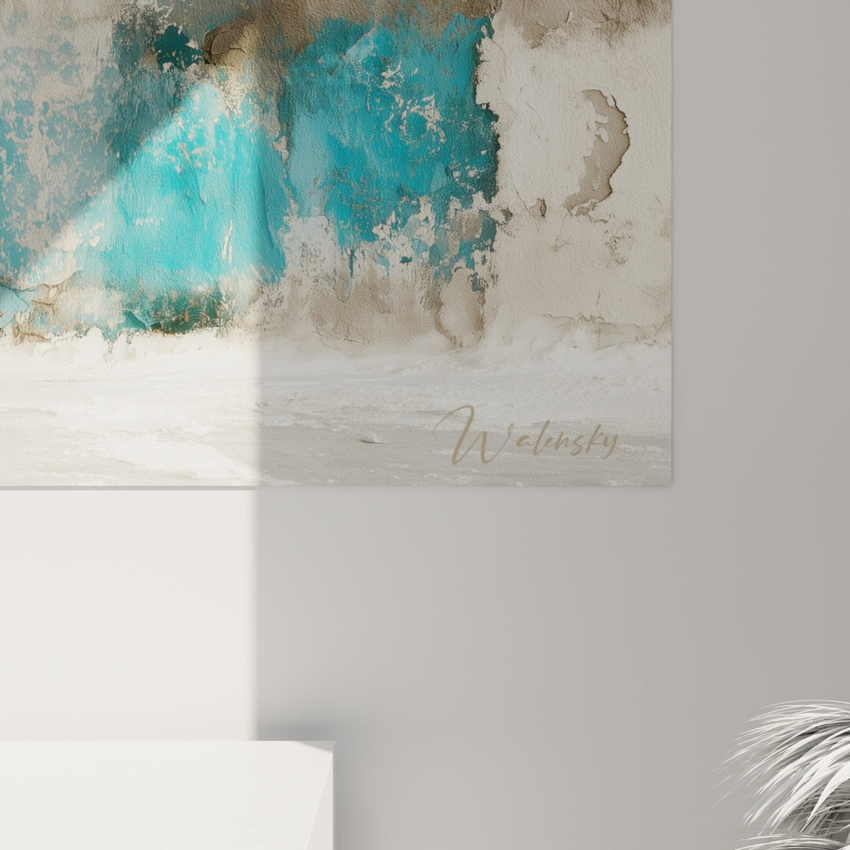 Empâtements de peinture turquoise et beige révélant le grain de la pierre écaillée