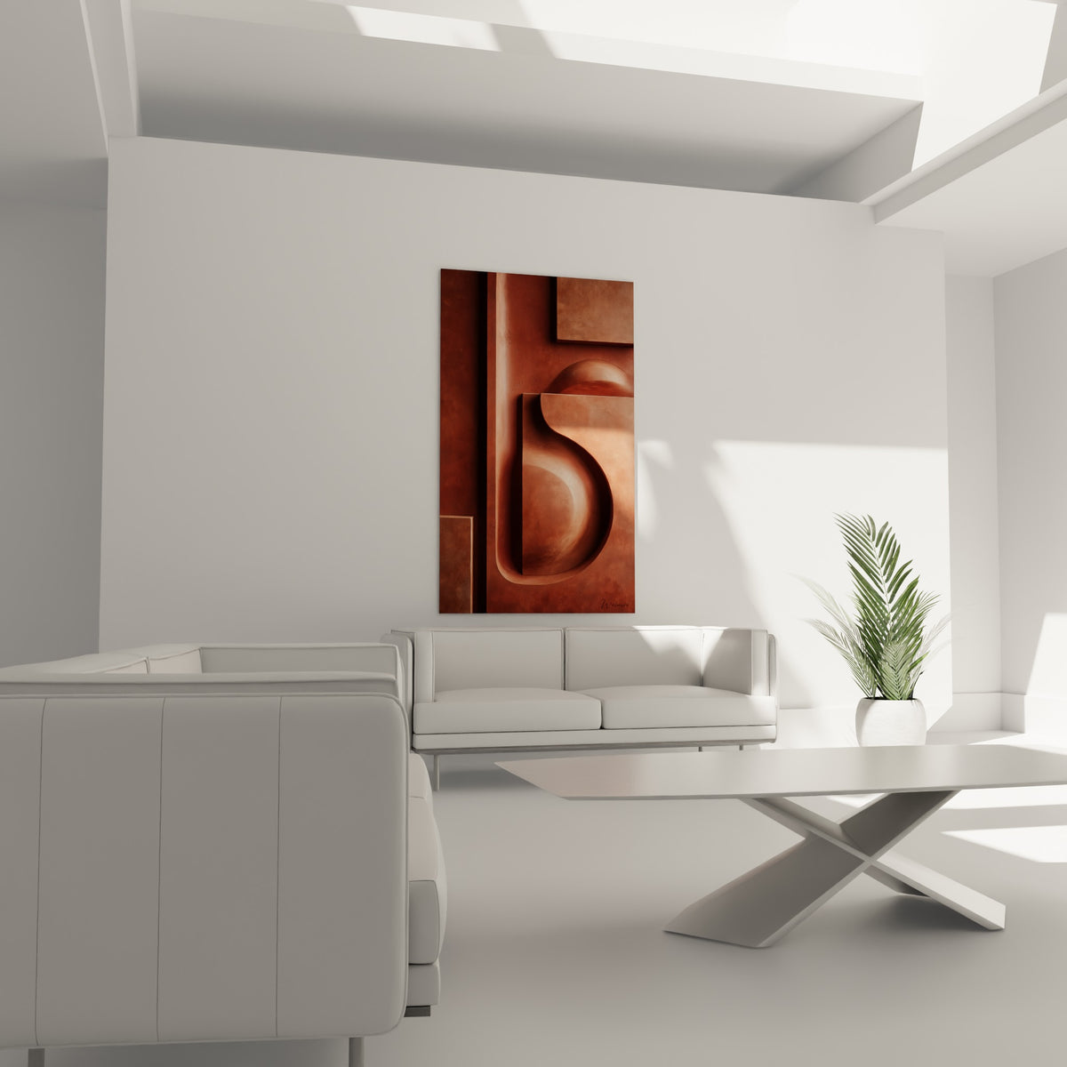 Formes géométriques en relief brique et ocre au-dessus d'un canapé dans un salon lumineux