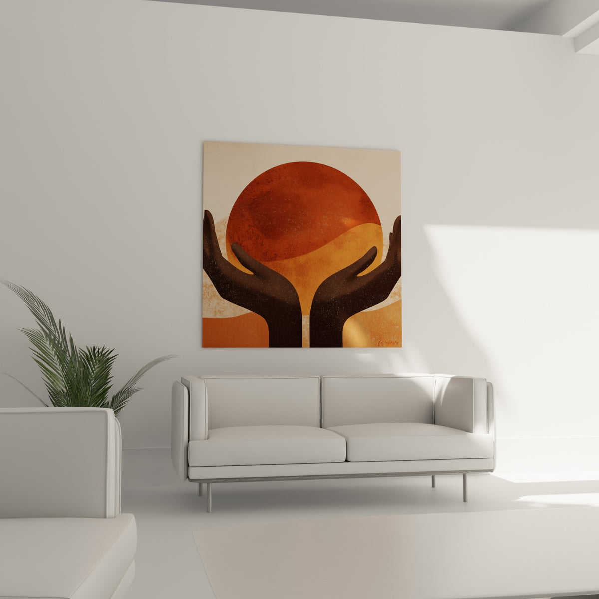 Composition ocre et anthracite de mains offrant un soleil, au-dessus d'un canapé dans un salon lumineux