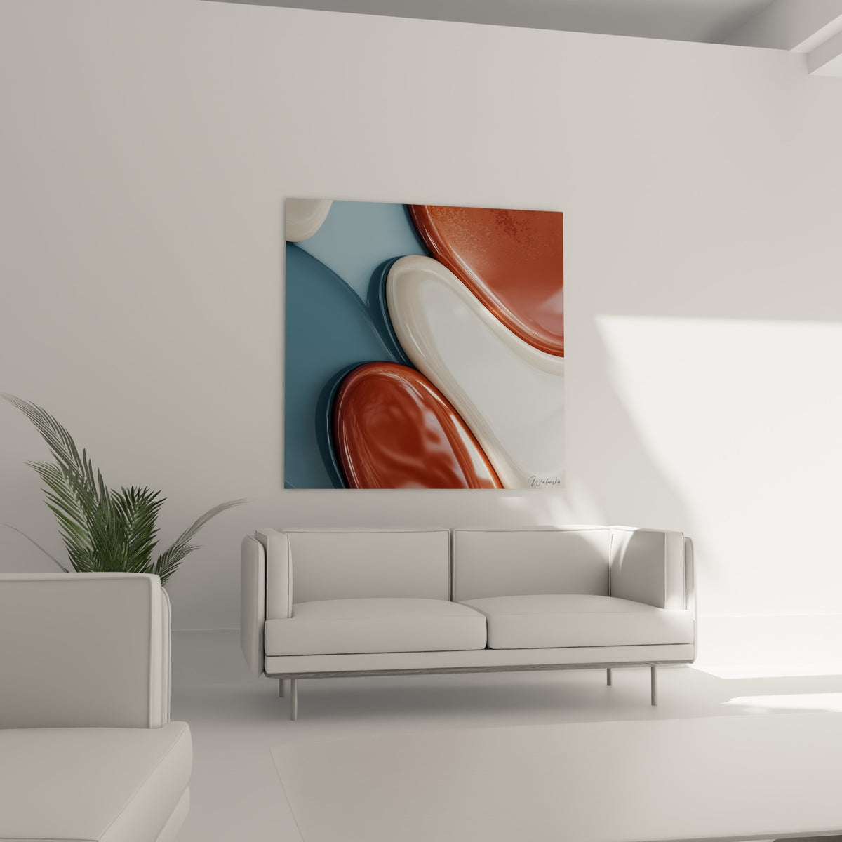 Vagues sculpturales ocre et blanches accrochées au-dessus d'un canapé dans un salon lumineux