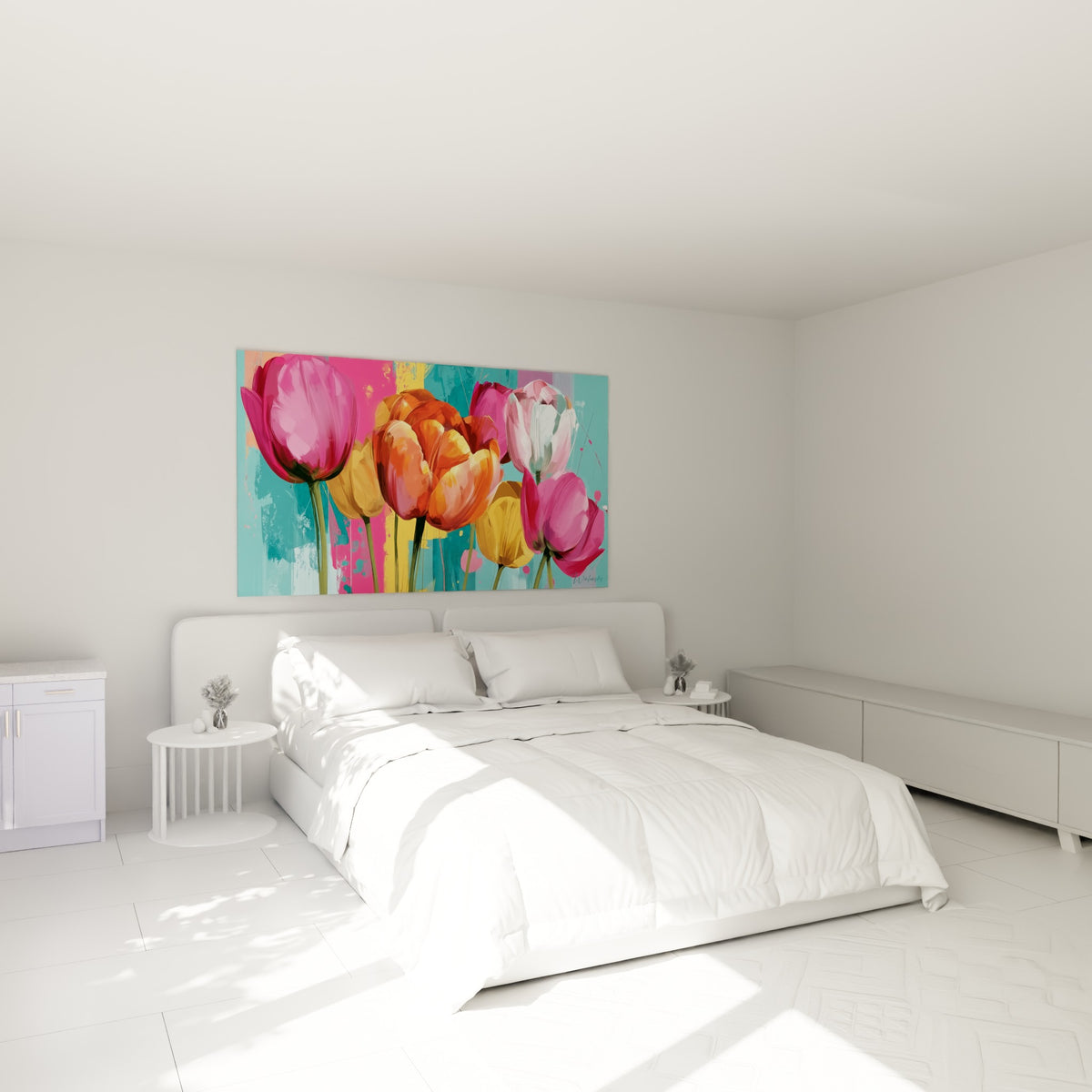 Tulipes roses et orangées aux pétales délicats accrochées au-dessus d'un lit dans une chambre claire