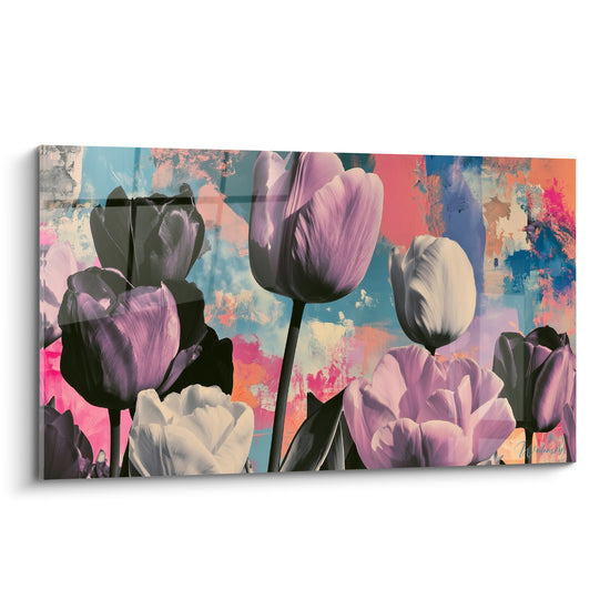 Tulipes violettes et blanches déployées devant un fond peint bleu, corail et orangé vif