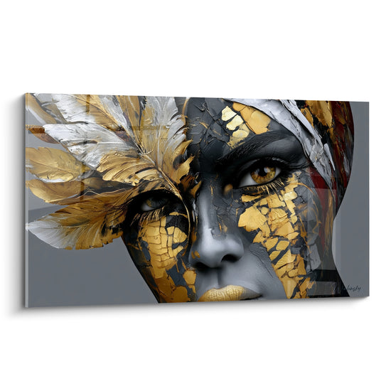 Visage abstrait doré et anthracite au regard ambré, coiffe de plumes argentées et dorées craquelées