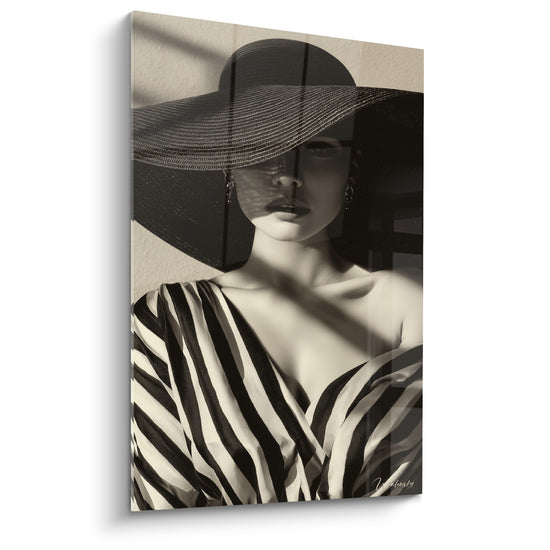 Tableau Chapeau de paille noir et beige robe zébrée croisée - Ombre de croisillons - Edition Visage noir et blanc